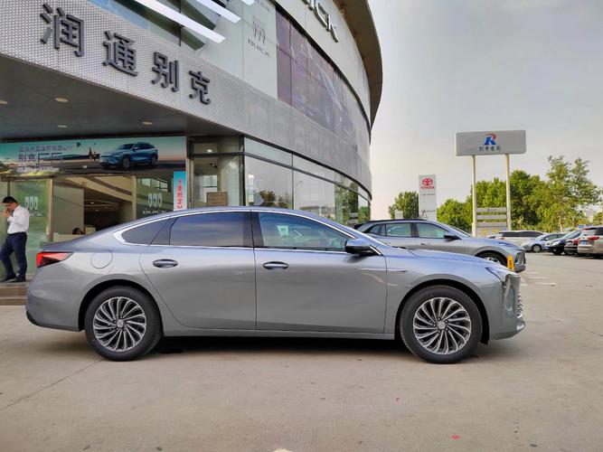 别克新君越2023(别克新君越是前驱还是后驱)