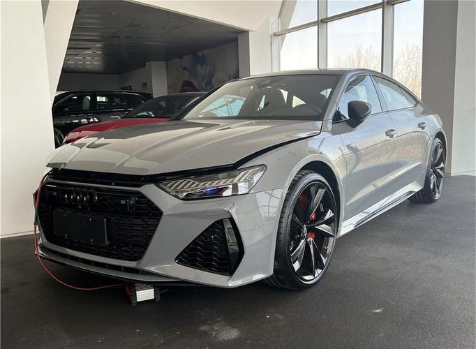 奥迪rs7价格(奥迪rs7价格及图片)