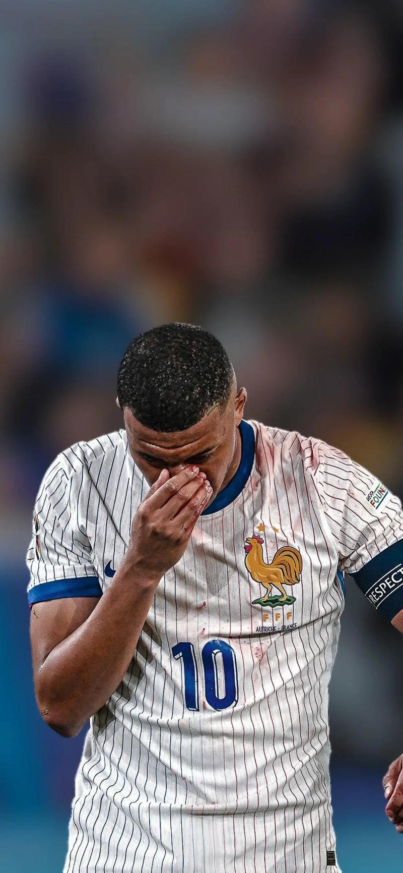 姆巴佩迪马利亚,姆巴佩躺地